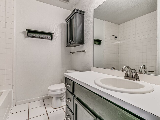 Building Photo - Updated Home + Edmond Schools + The Valley