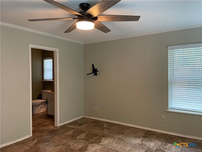 Building Photo - 1360 Poppy Ln