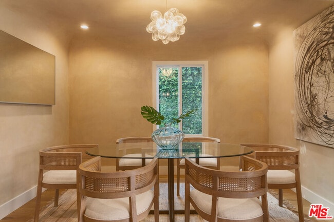 Building Photo - 8817 Ashcroft Ave