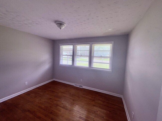 Building Photo - 406 Forest Grove Ave