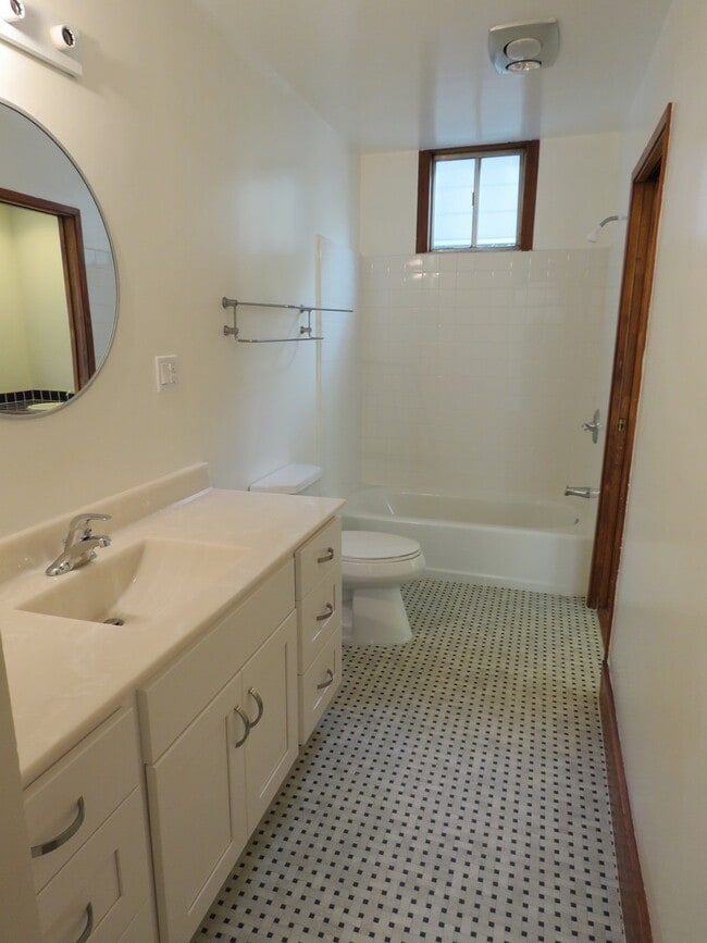 Building Photo - Updated Noe Valley House Available Now!