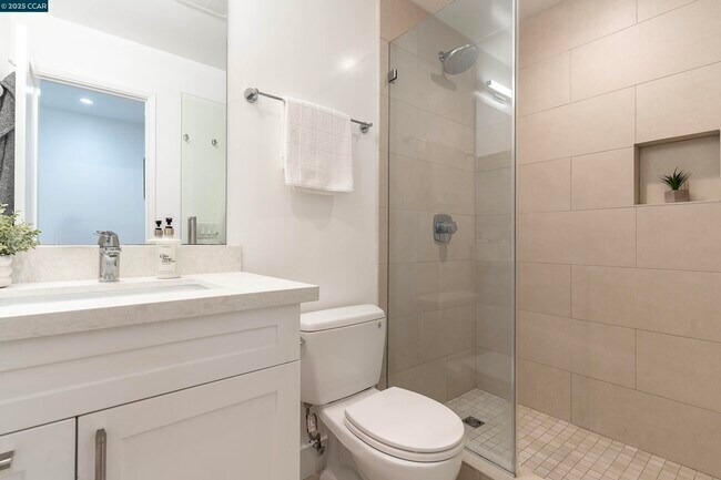 Building Photo - 5305 Ridgeview Cir