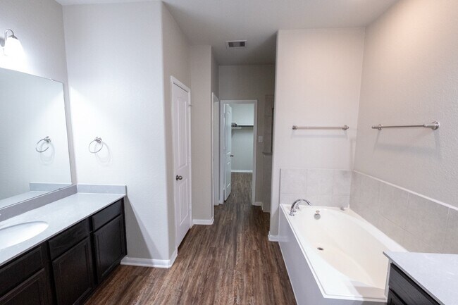 Building Photo - 17039 Amarose Dr