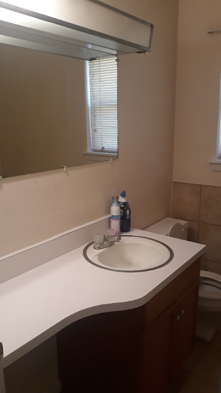 Building Photo - 2611 6th Ave