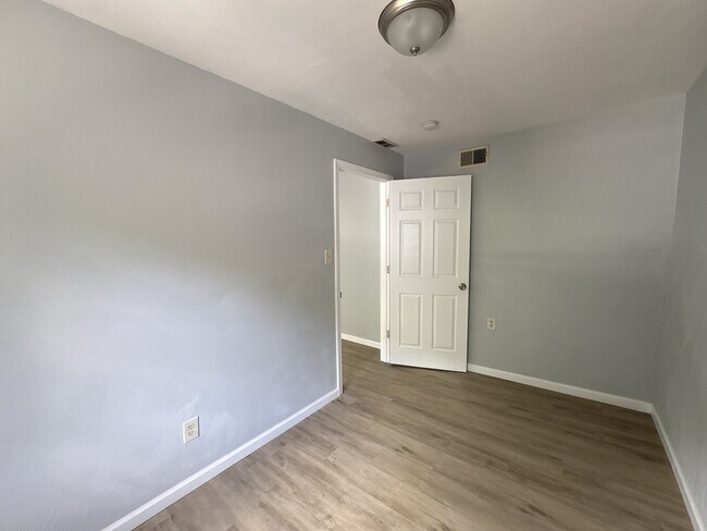Building Photo - 1450 Fleming Ave
