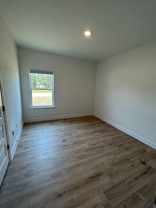 Building Photo - Beautiful 4 Bedroom Home in Point Washington!