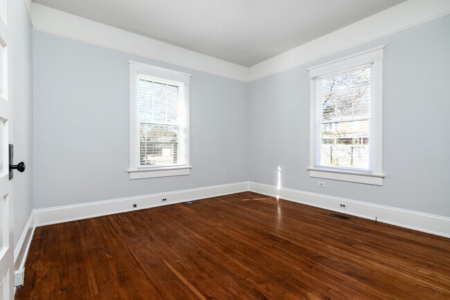 Building Photo - 1002 S Fulton St