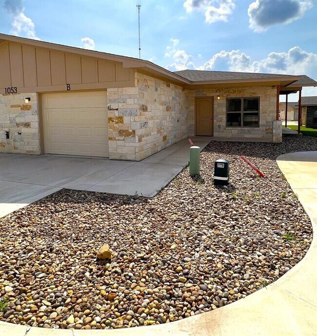 Building Photo - 1053 Hibiscus Dr