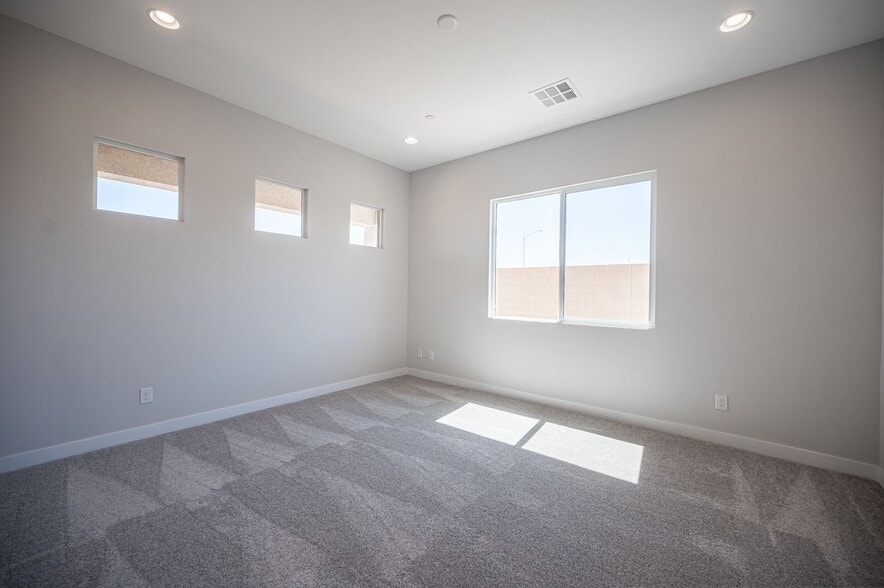 Primary Bedroom - 117 Royal Cascade Ave