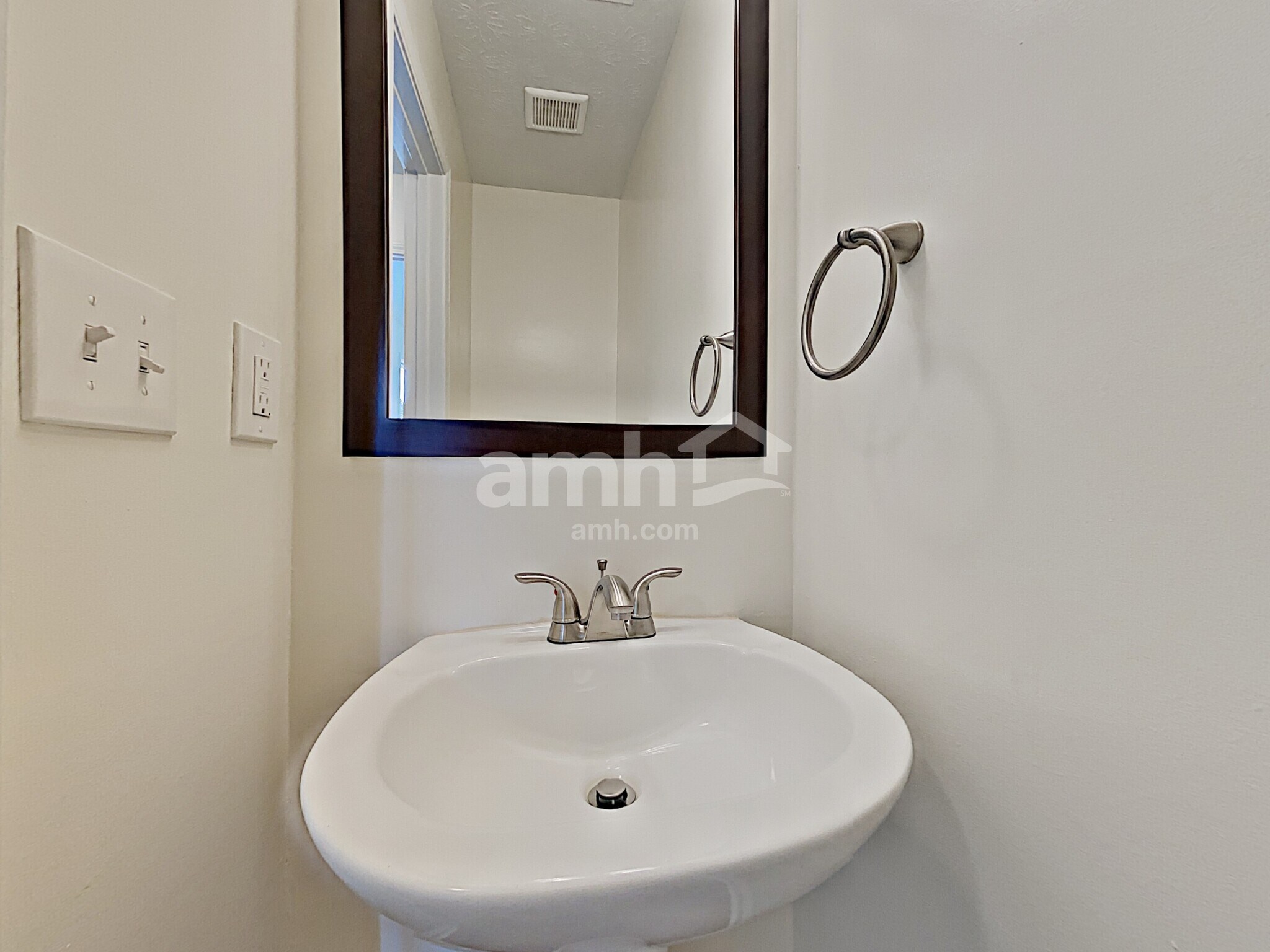 Building Photo - 2925 Hampton Valley Dr SE