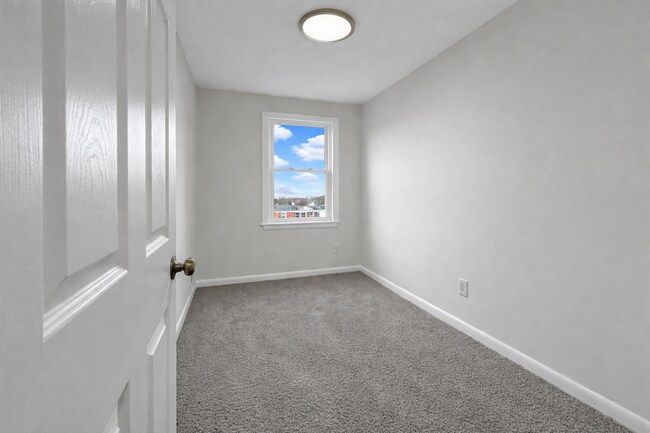 Building Photo - Spacious 3BR Home with Finished Basement & Flex Space