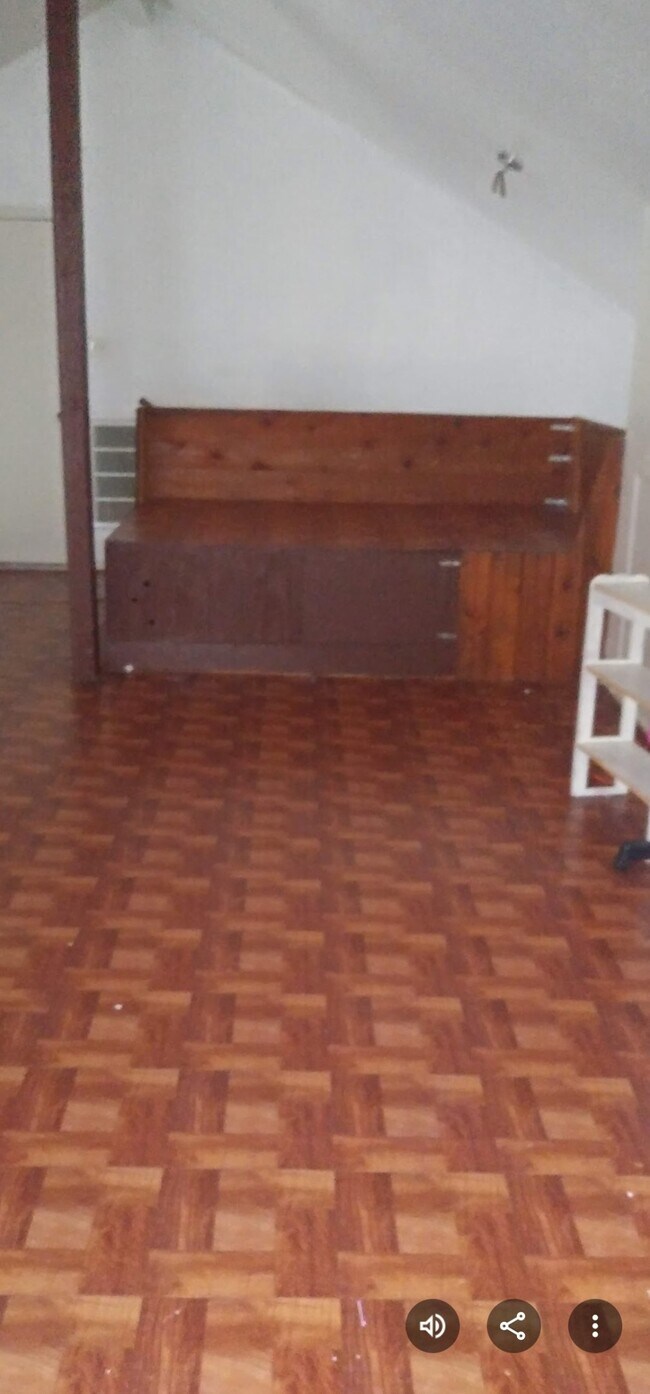 Building Photo - 4011 Alshire Dr