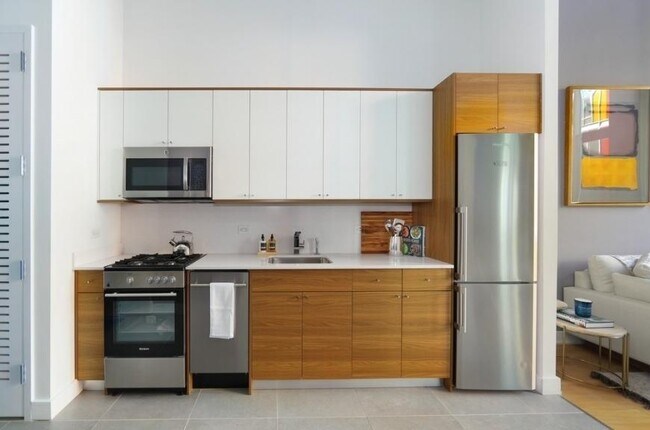 Building Photo - 1 bedroom in LONG ISLAND CITY NY 11101