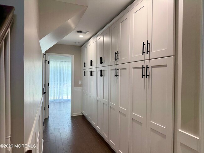 Building Photo - 305 Spirit Wy