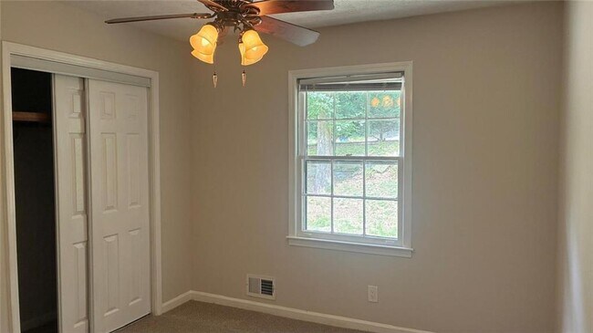 Building Photo - 1744 Oak Ridge Way NW