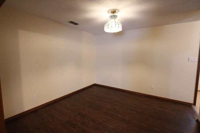Building Photo - Beautiful 3 Bed 2 Bath Home in Tyler's Azalea District