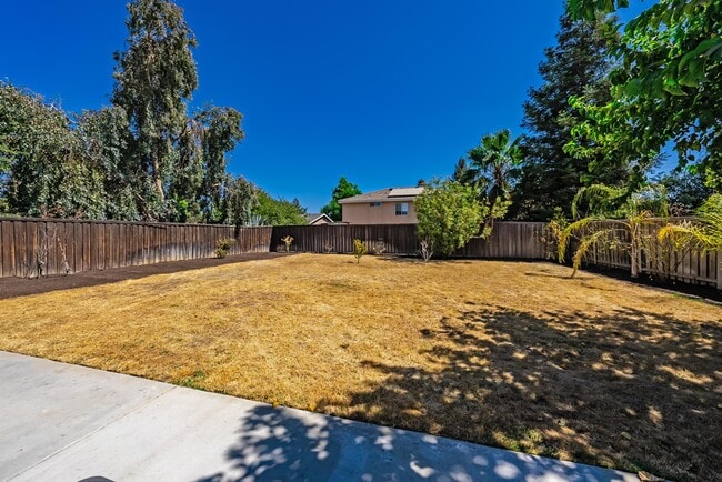 Building Photo - 5857 W Millbrae Ave