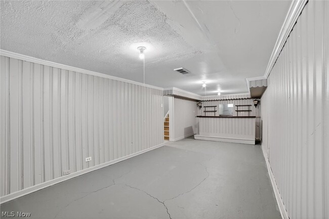 Building Photo - 303 S Green Rd