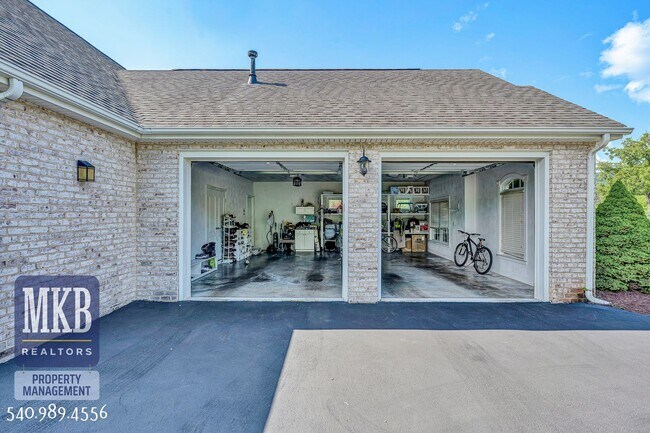 Building Photo - 7621 Nandina Dr