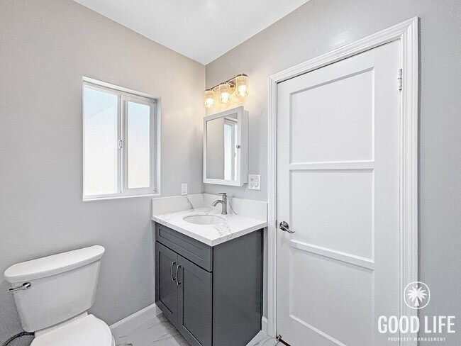 Building Photo - zIsla Vista Dr
