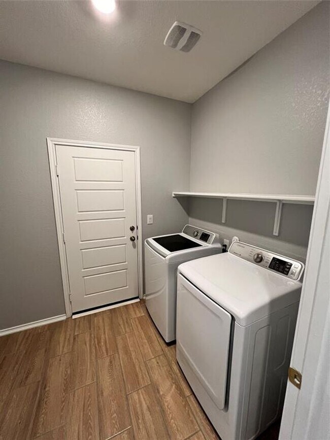 Building Photo - Del Valle Sundance Crossing / 4 bedrooms, ...