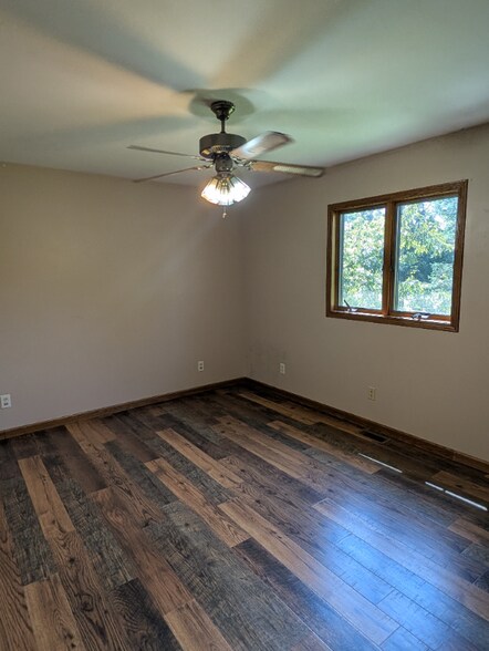 Building Photo - 1218 Point O'Woods Dr