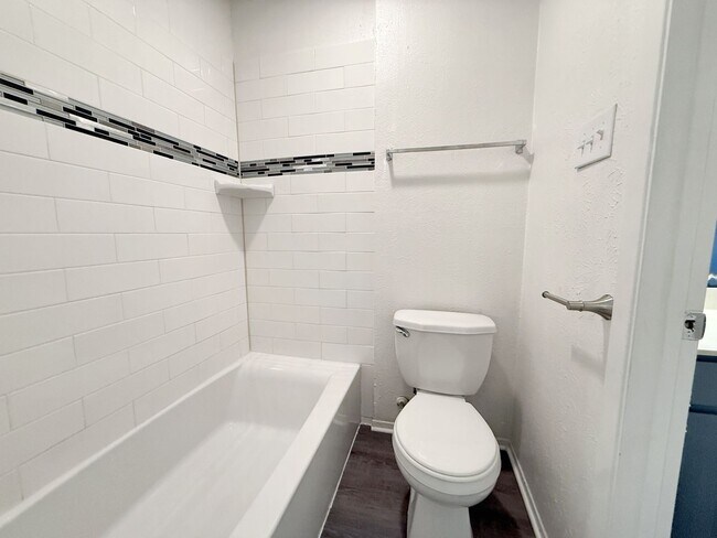 Building Photo - 2625 Santiago Cir