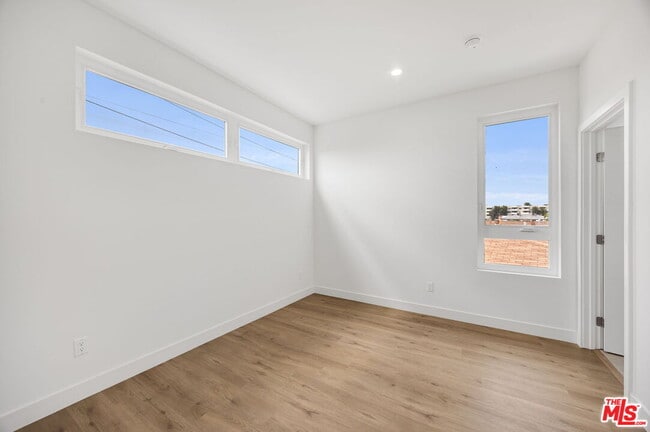 Building Photo - 11255 Hatteras St