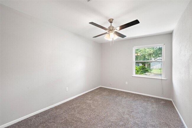 Building Photo - 6007 Claridge Dr