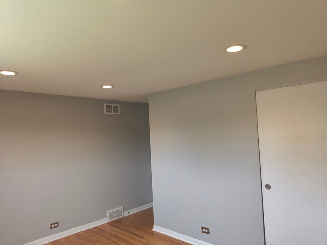 Building Photo - 1719 W Lexington Dr