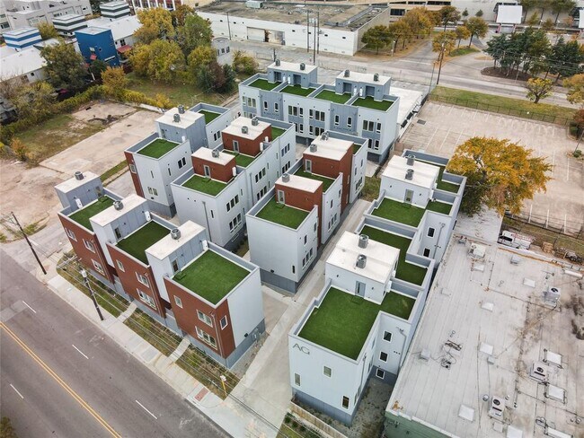 Building Photo - 1515 S Akard St