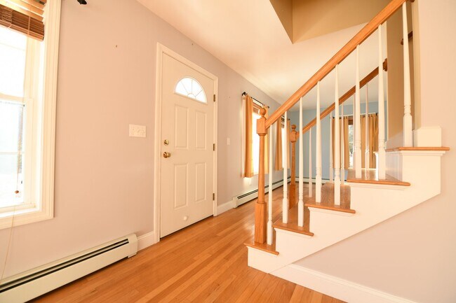 Building Photo - 15 Sabatus Rd