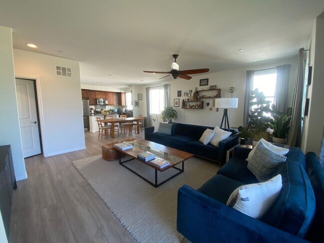 Building Photo - Downtown Upland 3 Bedroom Condo
