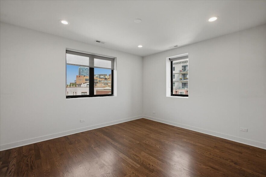 Building Photo - 650 N Green