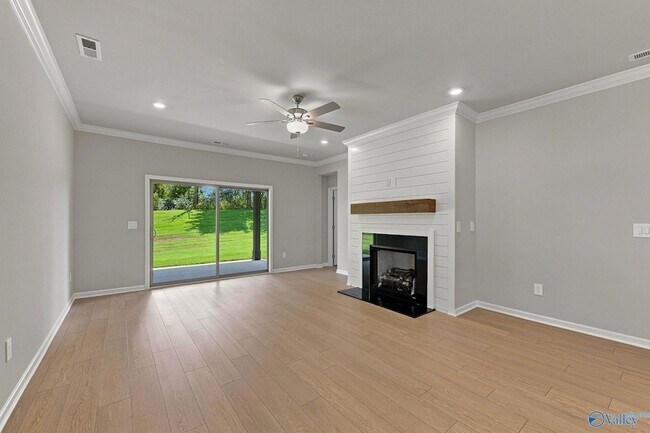 Building Photo - 7211 Holly Creek Dr SE