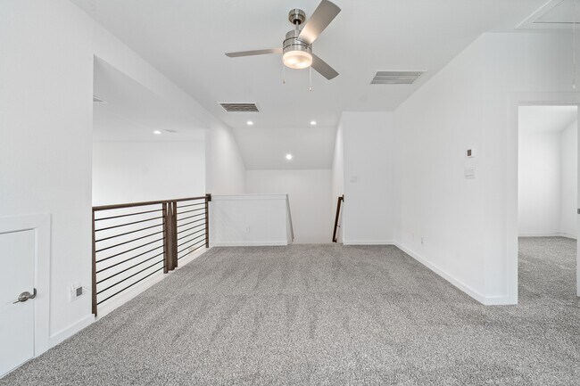 Building Photo - 1689 Daylight Lk Dr