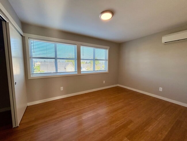 Building Photo - New Holly Townhouse