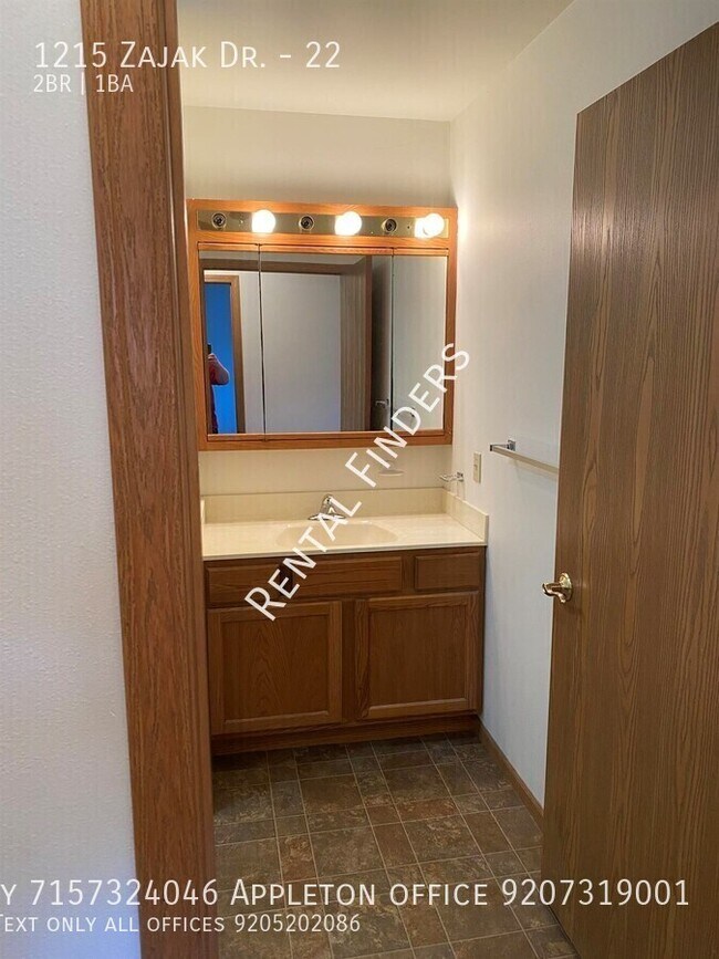 Building Photo - 1215 Zajak Dr