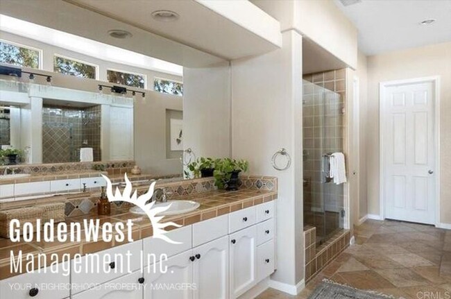 Building Photo - Luxurious 4Bdm 3Ba Escondido Estate with R...