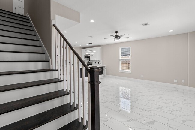 Building Photo - 7927 Colonial Ln