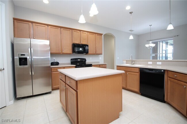 Building Photo - 2086 Grove Dr