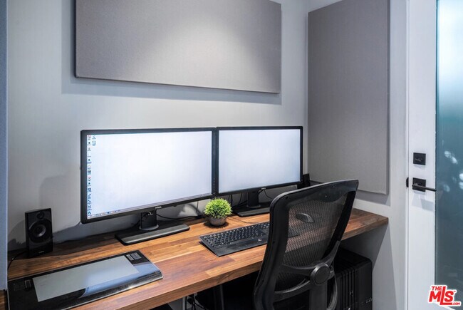 Building Photo - 3769 Greenwood Ave