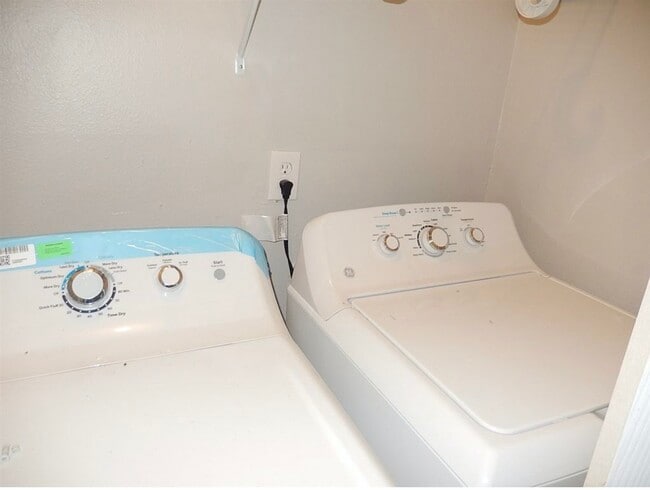 Building Photo - 1901 Crosby Ct