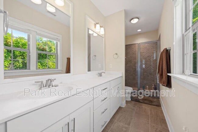 Building Photo - 1111 W Murray Ave