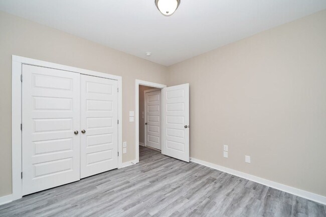 Building Photo - 5525 Blue Jay Cir