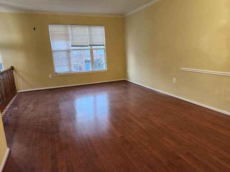 Building Photo - 46751 Vermont Maple Terrace