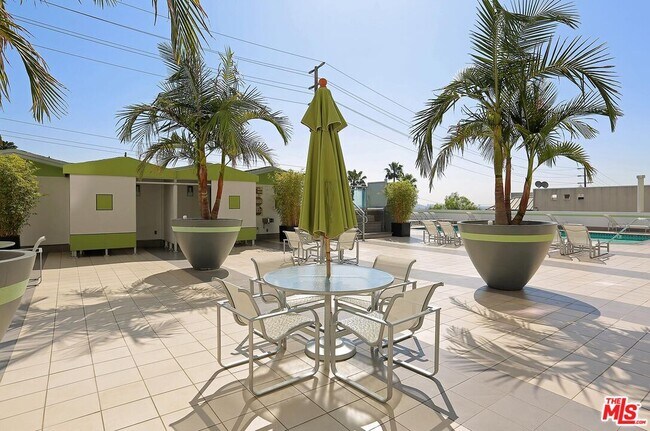 Building Photo - 1155 N La Cienega Blvd