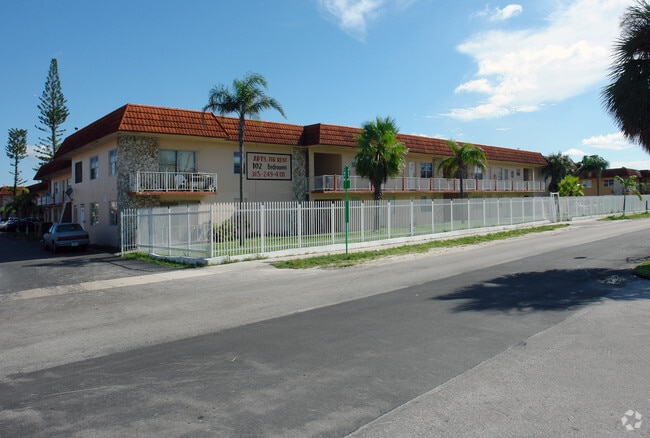 Building Photo - 605 NW 177th St