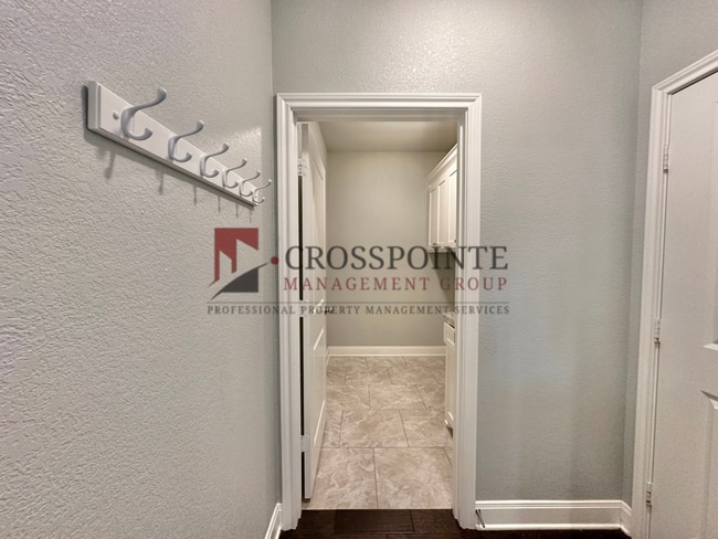 Building Photo - Stunning 3 Bed 2 Bath in South Tyler!