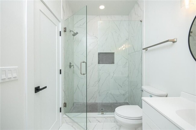 Building Photo - 3604 Pineview Cir NW